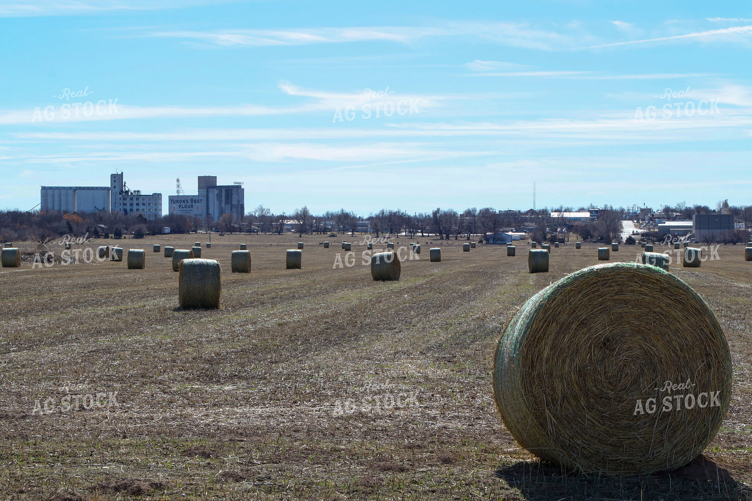 Hay Bales with Flour Mill 60007