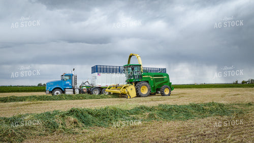 Making Haylage 56421