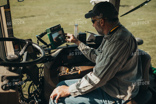 Farmer in Planter with Monitors 4090