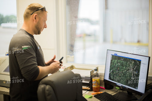 Retailer Working in Office 7927