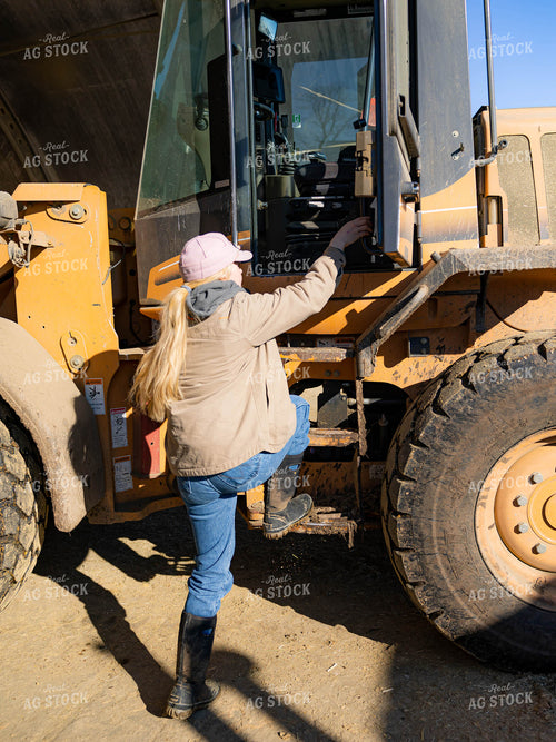 Rancher Getting into Loader 70194
