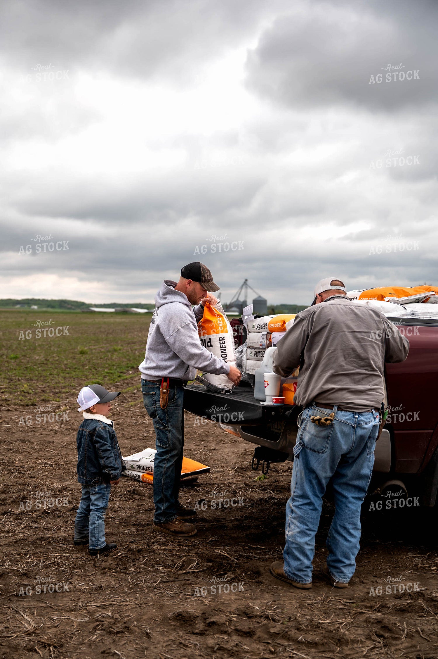 Farmer Filling Planter 115763