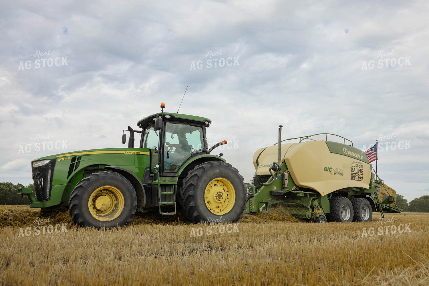 Baling Wheat Straw 296042