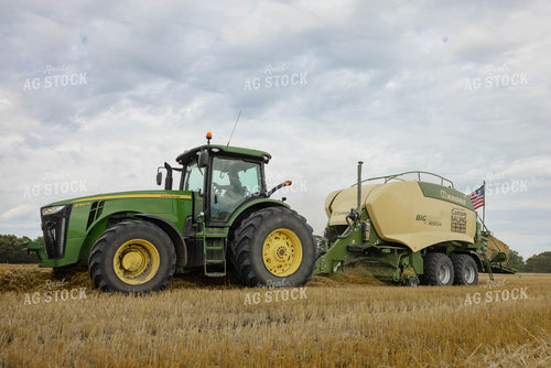 Baling Wheat Straw 296042