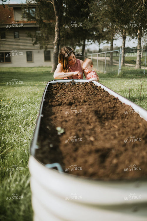 Farm Mom with Kids in Garden 5575