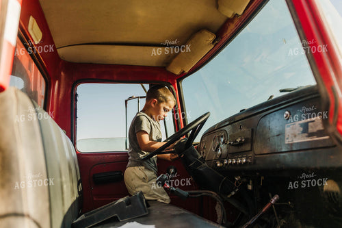 Farm Kid in Truck 115089