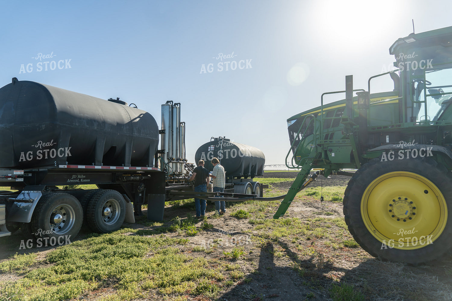 Farmers Mixing Chemicals 65716