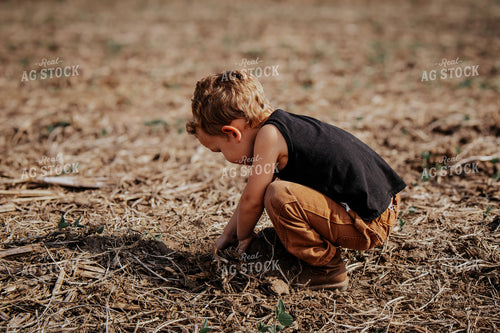 Farm Kid in Field 289018