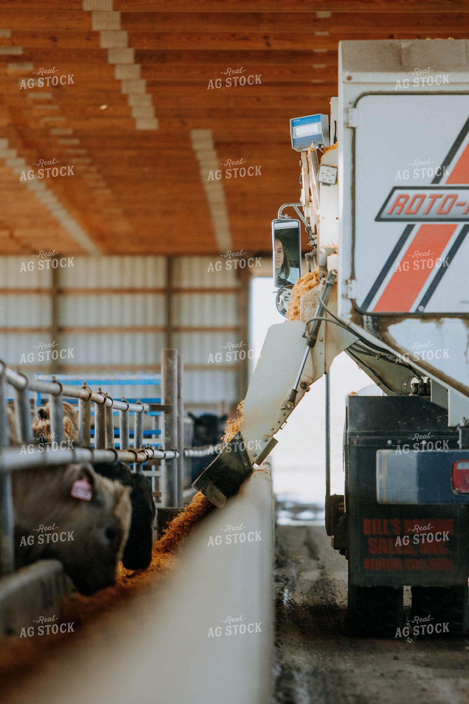 Feed Mixer Dispensing Feed 77211