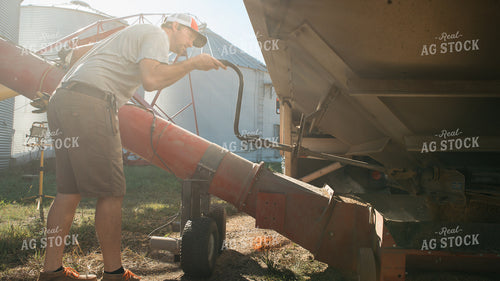 Farmer Filling Bin with Sweep Auger 26078