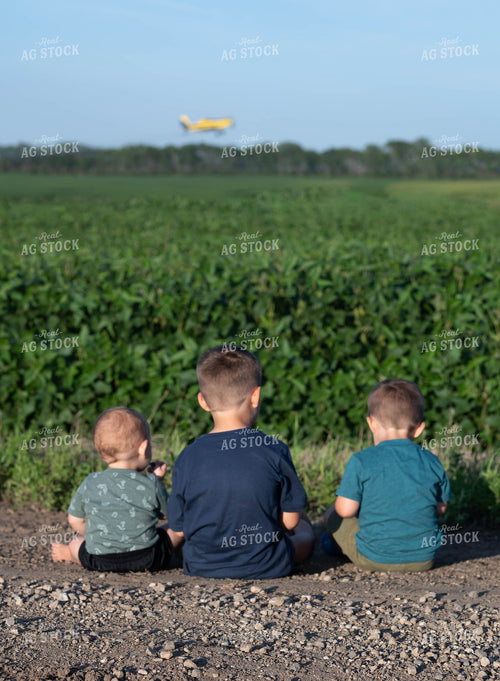 Farm Kids on Country Road 185008