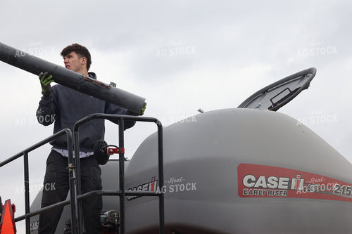 Farmer Filling Bulk Fill Planter 109167