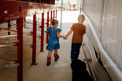 Farm Kids Walking 9351