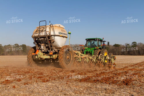 Tractor Strip-Tilling 79081