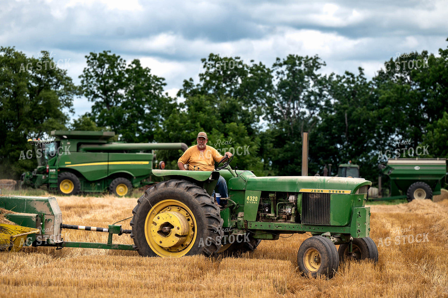 Baling Square Hay Bales 115803
