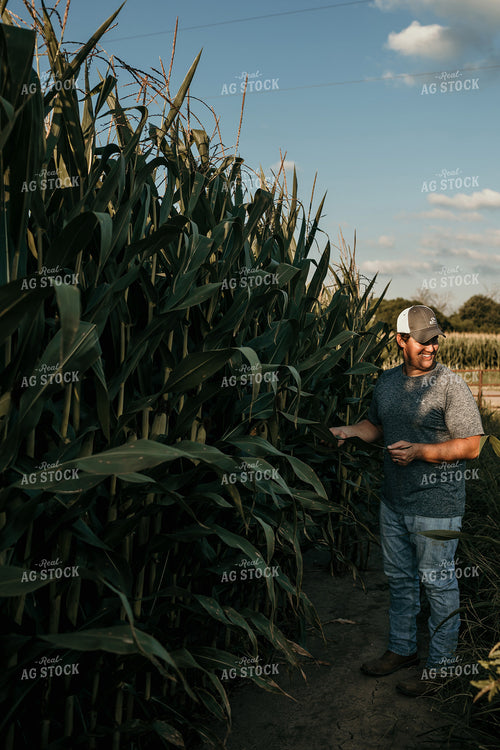 Farmer Crop Scouting Corn 3158