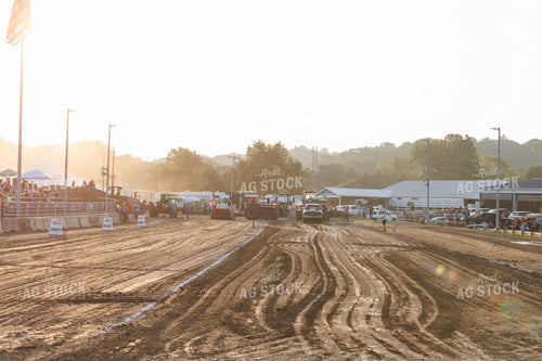 Truck Pulling 52915