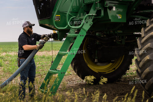 Applicator Filling Sprayer in Field 8006