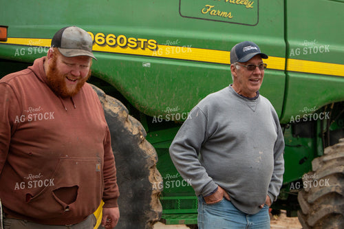 Farmers Talking 157040