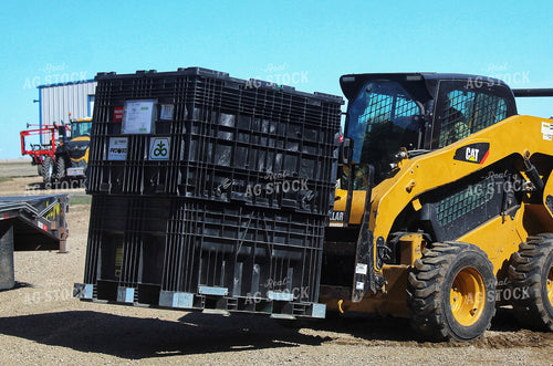Seed Salesman Unloading Pro Boxes 141232