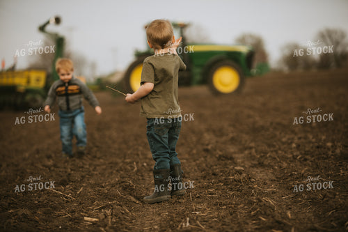 Farm Kids Waving at Tractor and Planter 5490