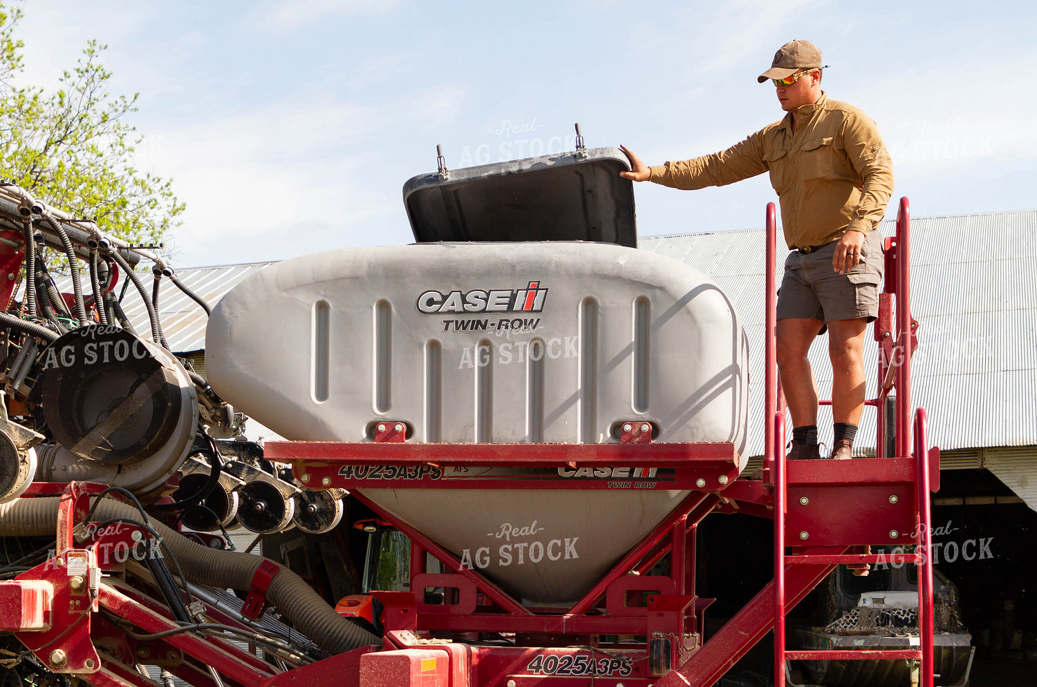 Farmer Loading Planter 79262