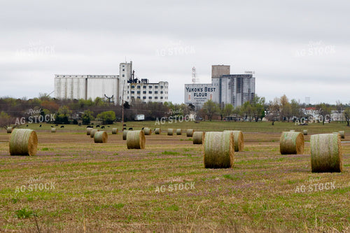 Hay Bales with Flour Mill 60005