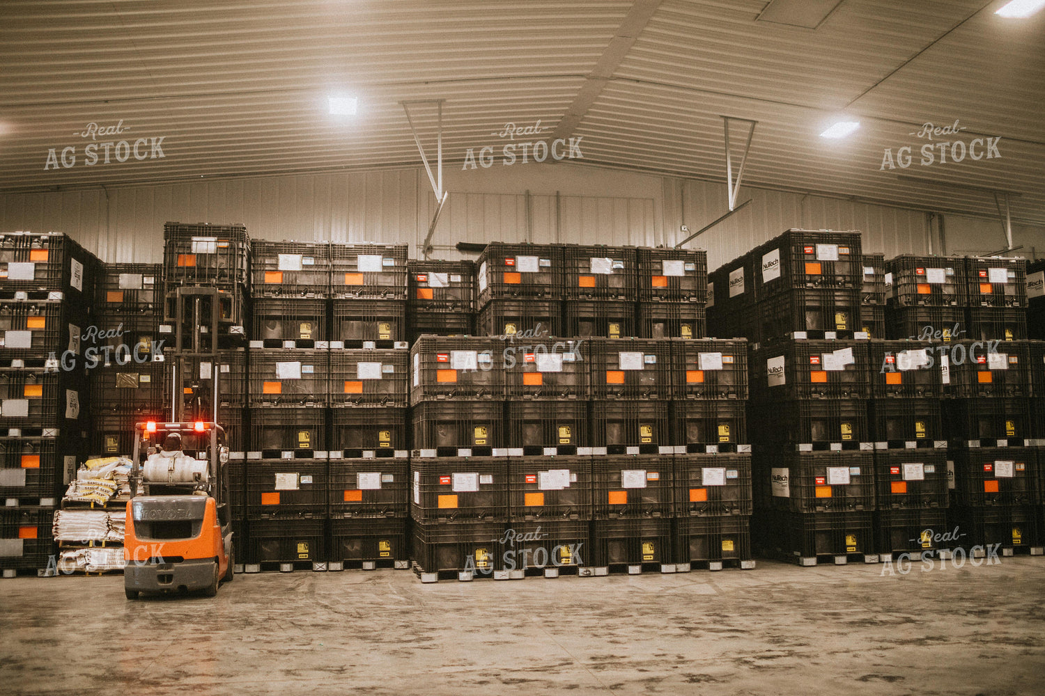 Forklift Operator with Bulk Bins 5280