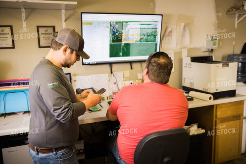 Retailer Working in Office 7991