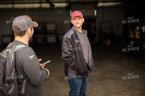 Retailers Talking by Shed 7937