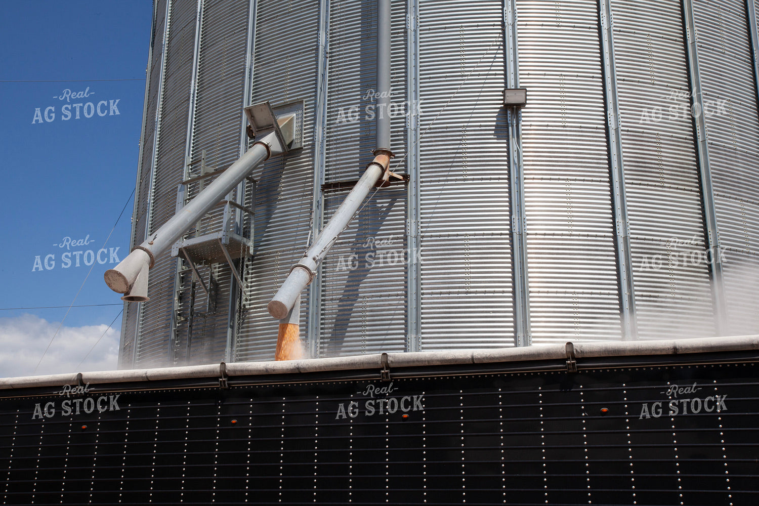 Loading Semi 132029