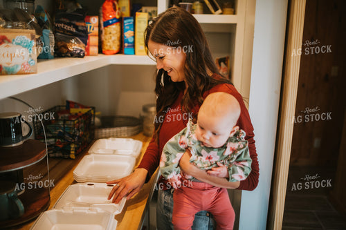 Farm Mom Preparing Field Meals 5024