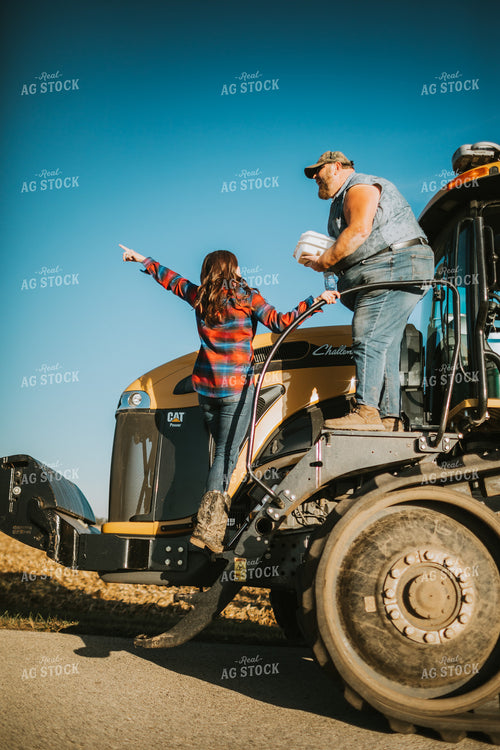 Farm Mom Delivering Field Meals 5042