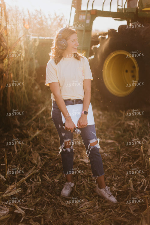 Podcaster in Field at Harvest 9368
