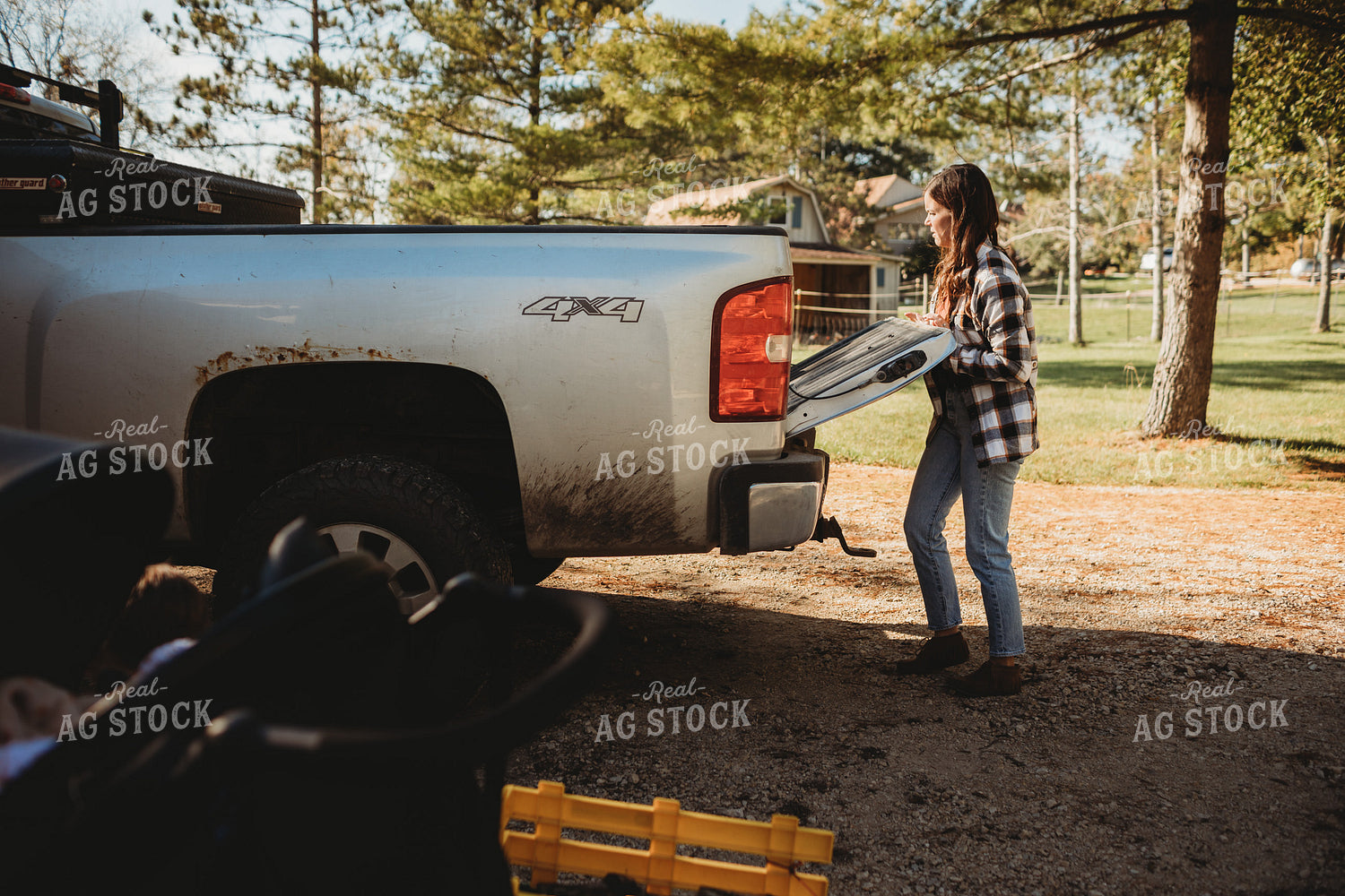 Farm Mom Lifting Pickup Tailgate 5012