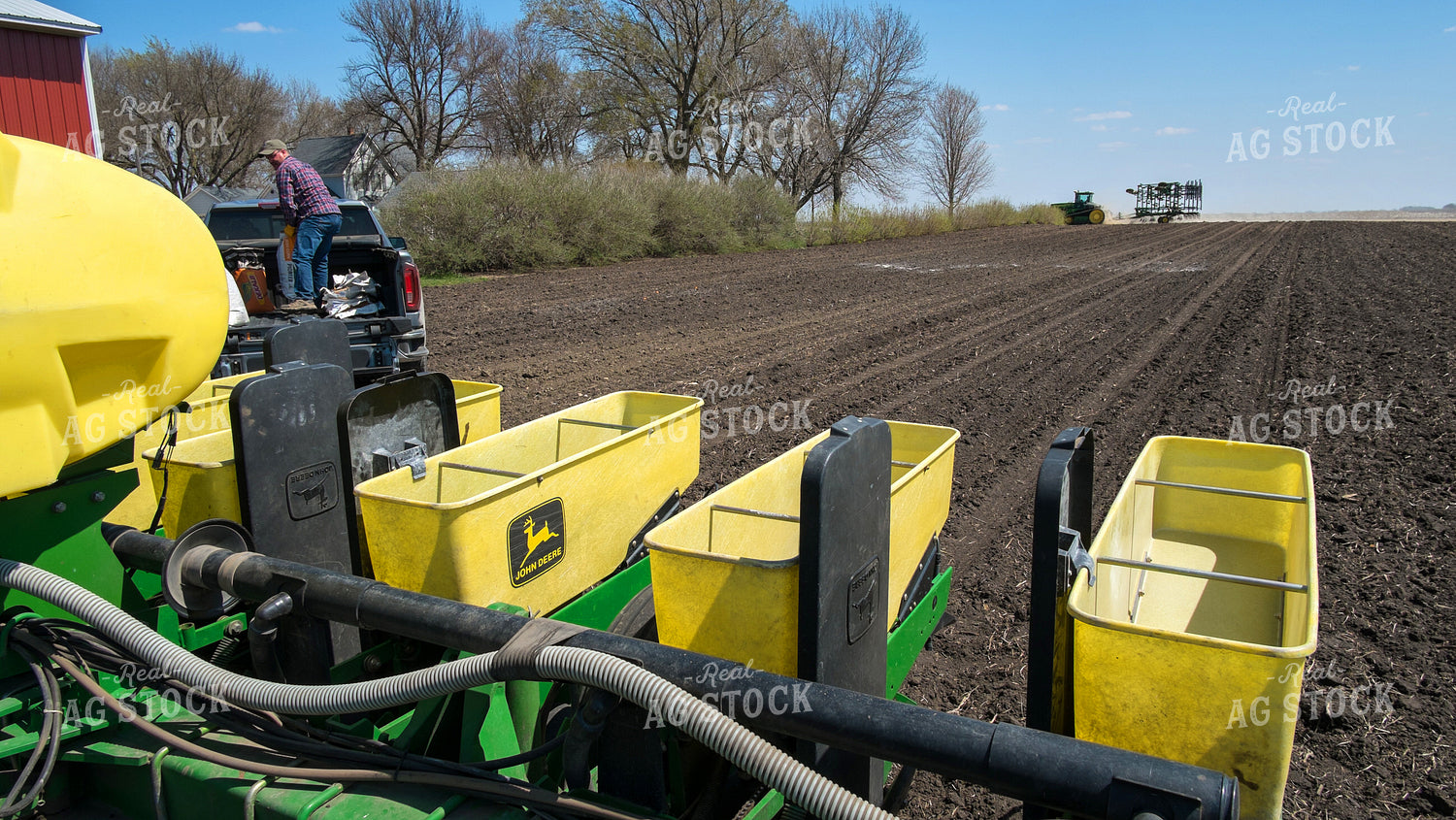Farmer Loading Planter 154079