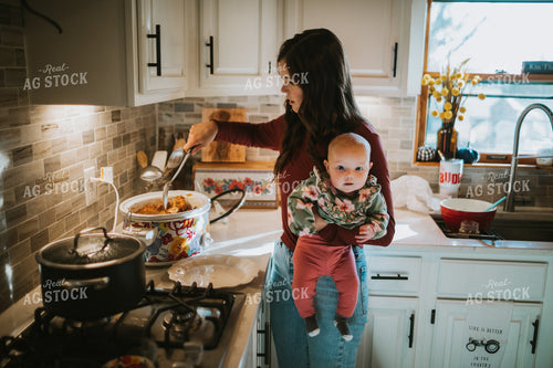 Farm Mom Preparing Field Meals 5031