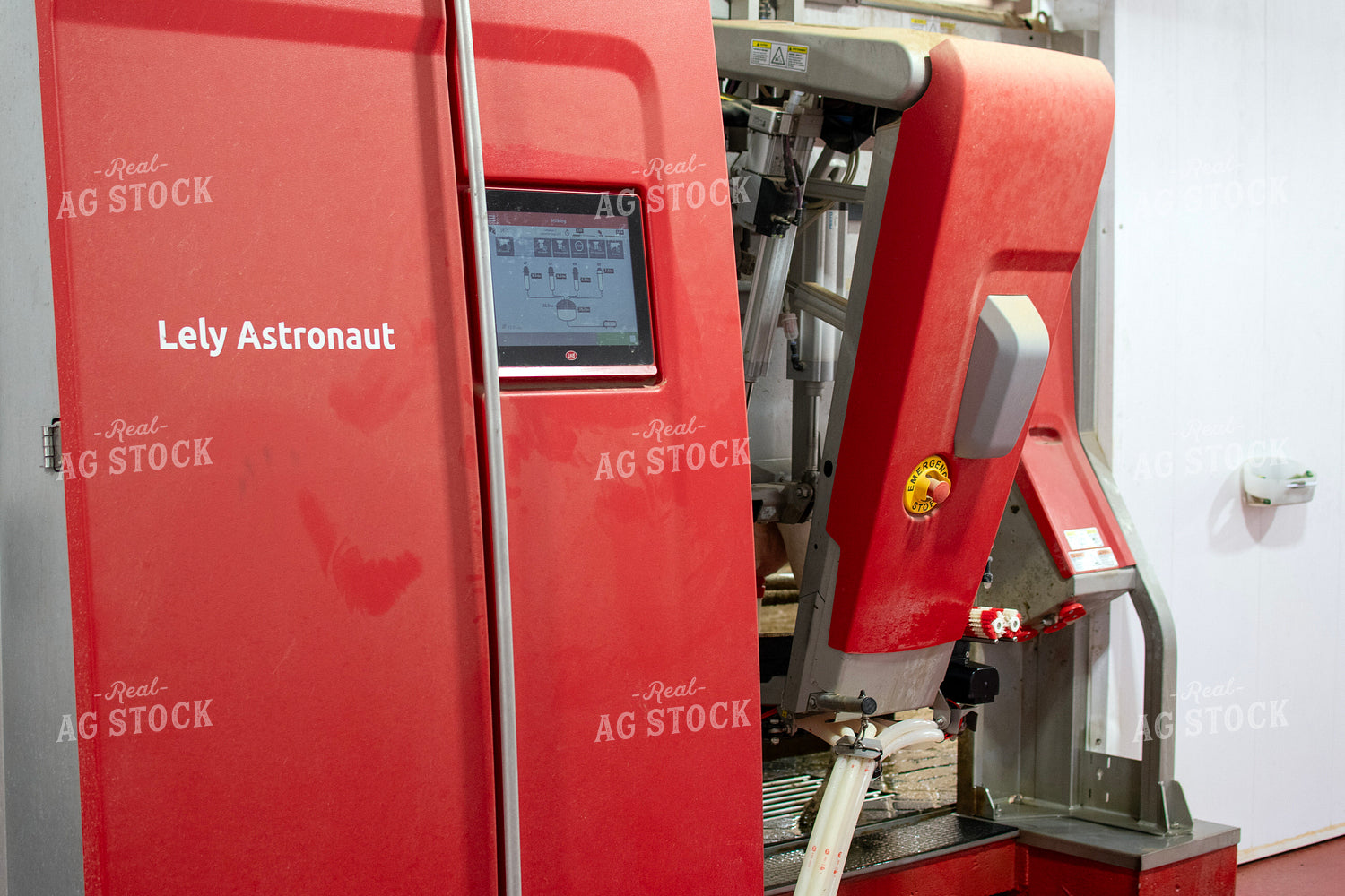Robotic Milking Unit in Action 271020