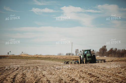 Applying Anhydrous Ammonia in Field 3586