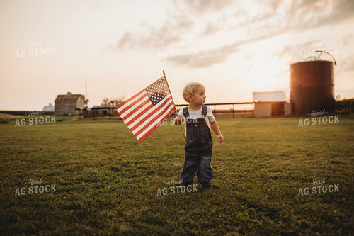 Farm Kids with American Flag 4636