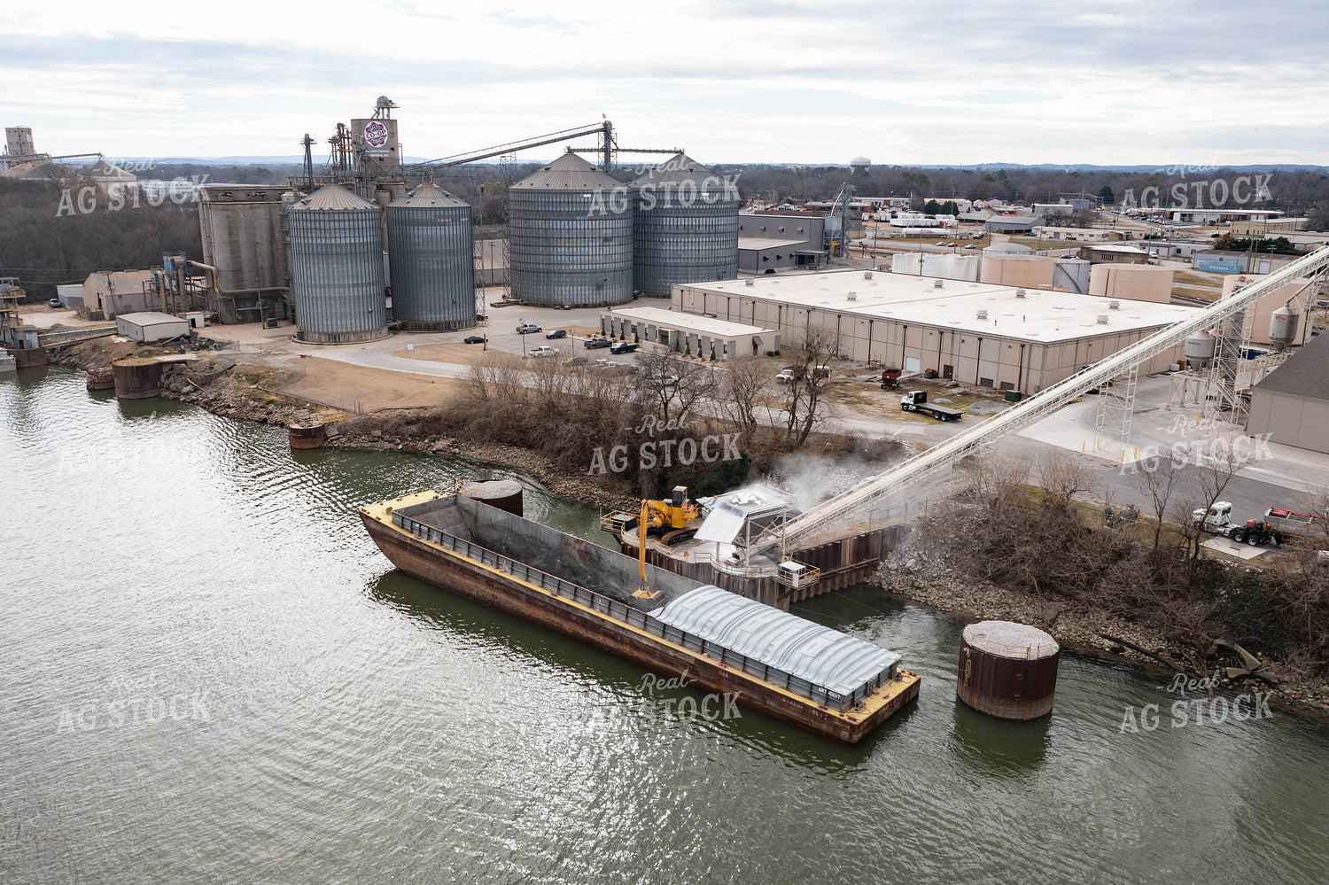 Unloading Dry Fertilizer From Barge 79177