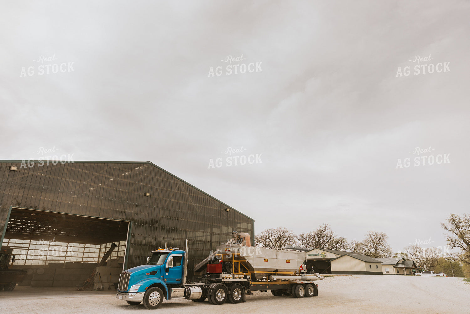 Truck Loaded with Mixed Dry Feed Ration 7531
