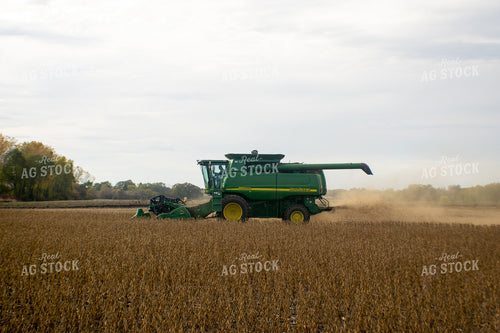Combining Soybeans 50070