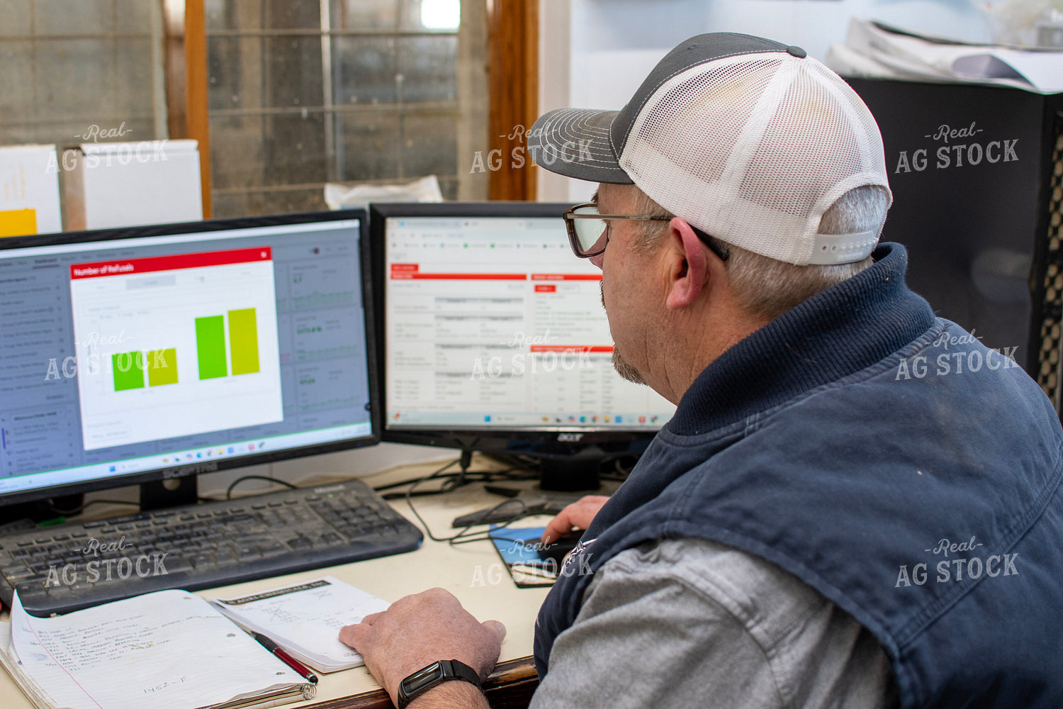 Farmer Using Computer 271016