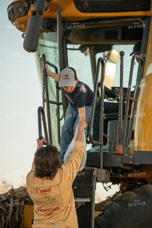Family Delivering Field Meal 76460