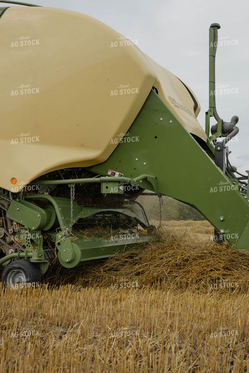 Baling Wheat Straw 296026