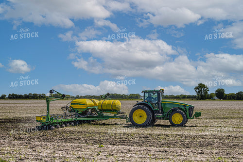 Tractor Plants Field 124022