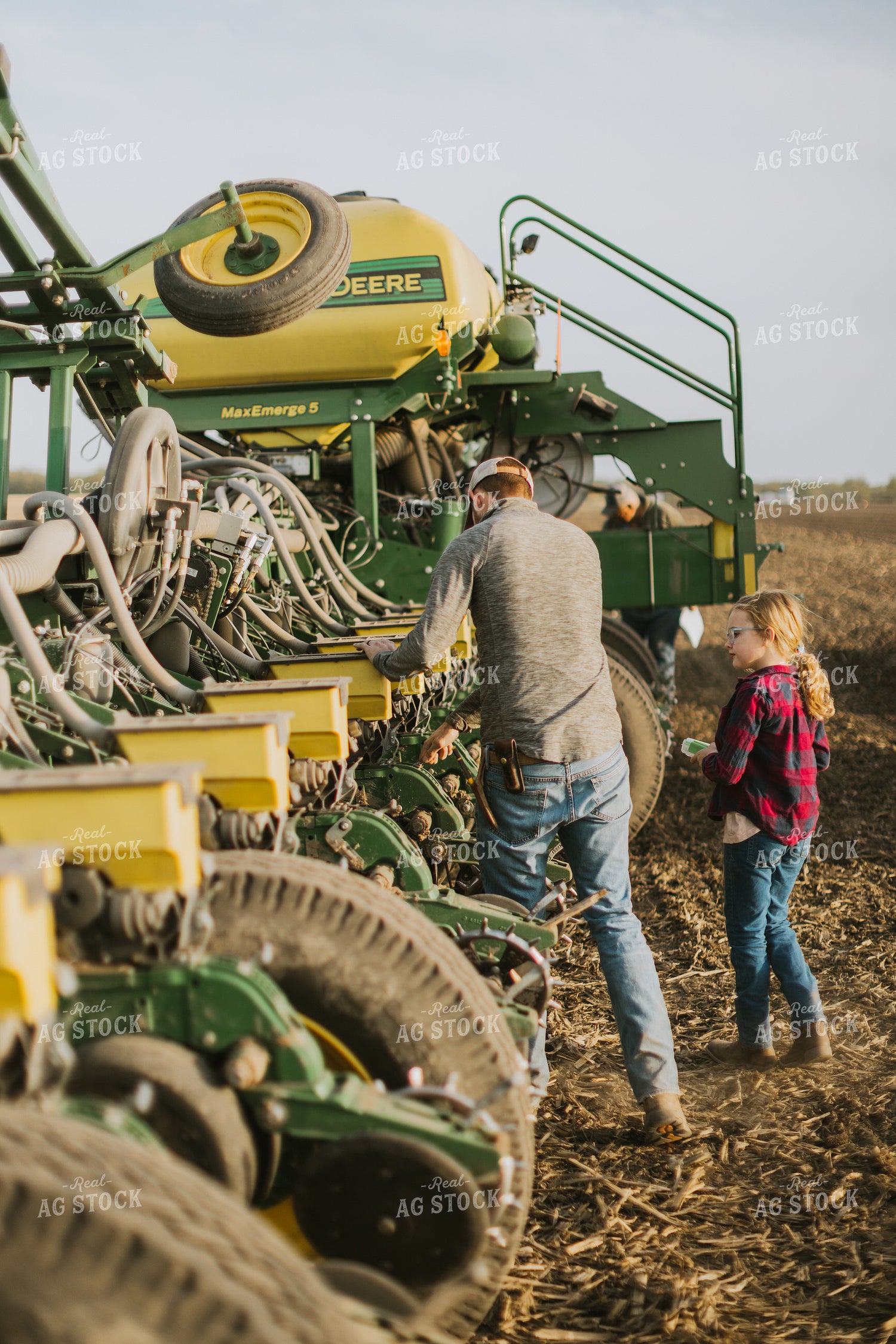 Loading Planter 8208