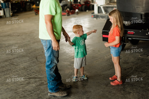 Farm Family in Shop 8711