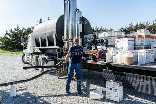 Farmer Filling Sprayer 65207